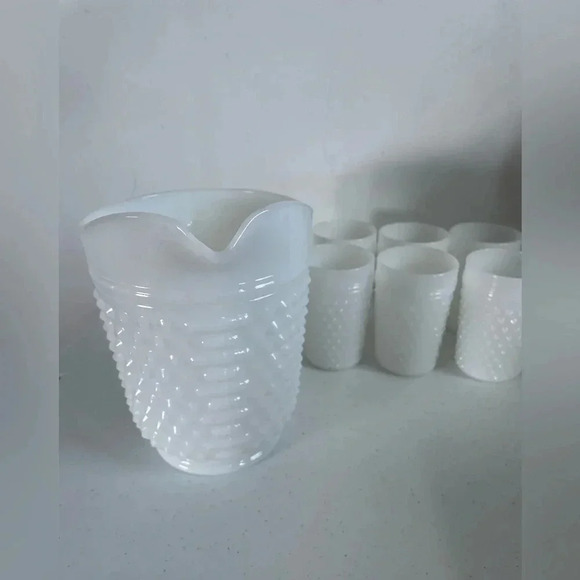Vintage Anchor Hocking White‎ Hobnail Milkglass Pitcher and Glasses - Picture 2 of 9
